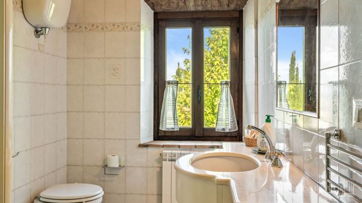 Image No.16-Appartement de 10 chambres à vendre à Montalcino