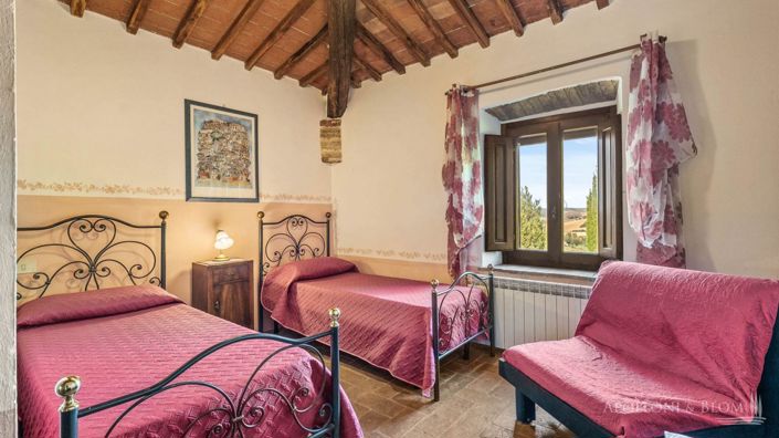 Image No.17-Appartement de 10 chambres à vendre à Montalcino