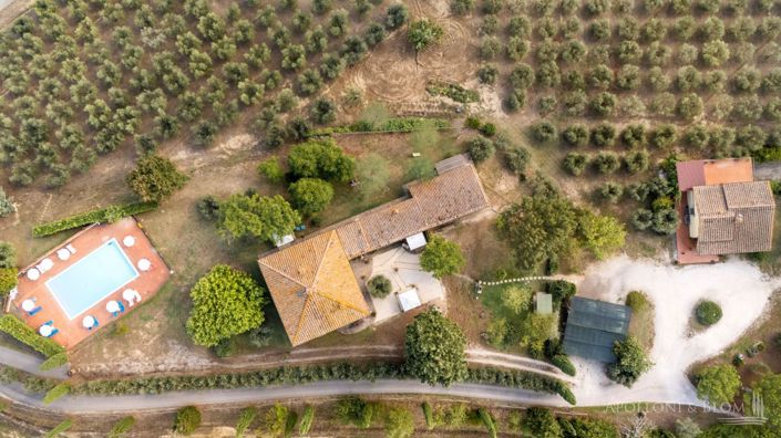 Image No.30-Appartement de 10 chambres à vendre à Montalcino