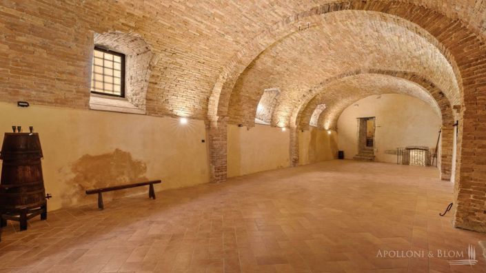 Image No.15-9 Bed Chateaux for sale