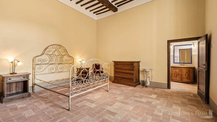 Image No.22-9 Bed Chateaux for sale