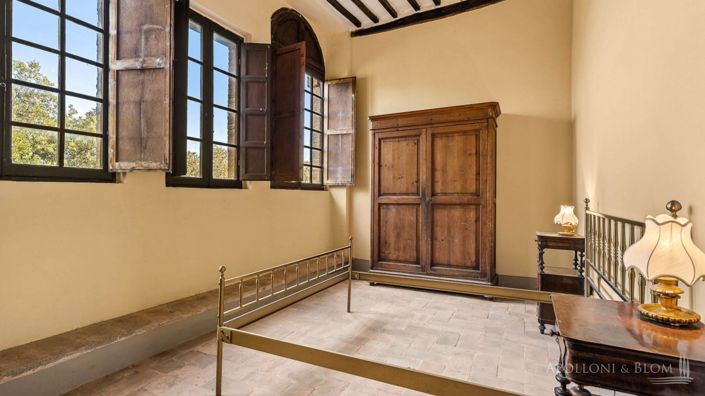 Image No.24-9 Bed Chateaux for sale