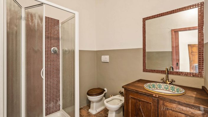 Image No.28-9 Bed Chateaux for sale