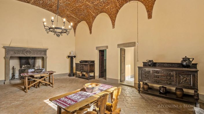 Image No.6-9 Bed Chateaux for sale