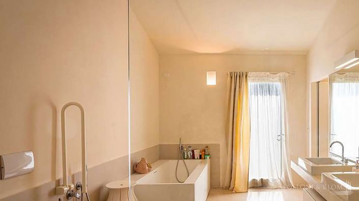 Image No.21-5 Bed Apartment for sale