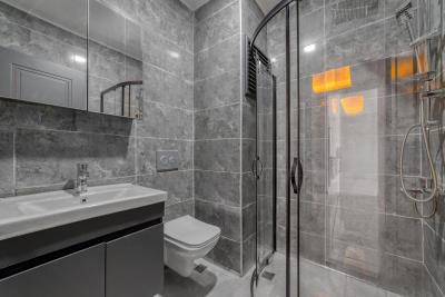 e8893395-3b9f-4aef-9de8-59c3a326b970