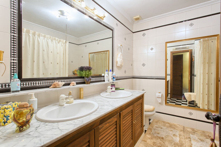 Image No.10-3 Bed Townhouse for sale