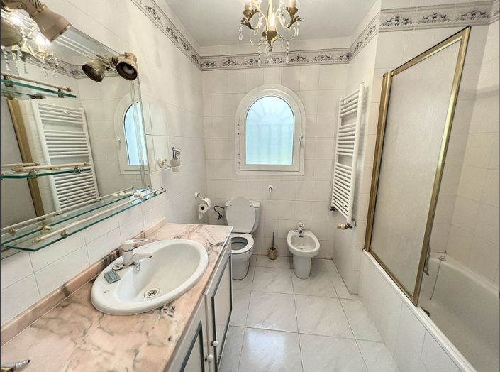 Image No.18-5 Bed Villa for sale