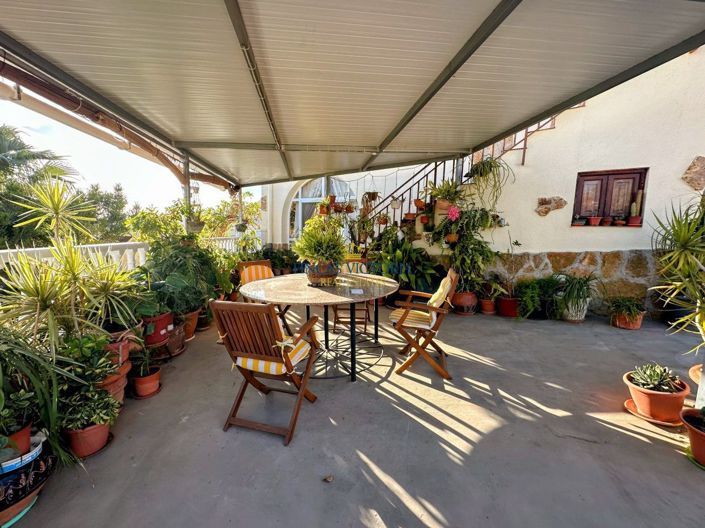 Image No.10-3 Bed Property for sale