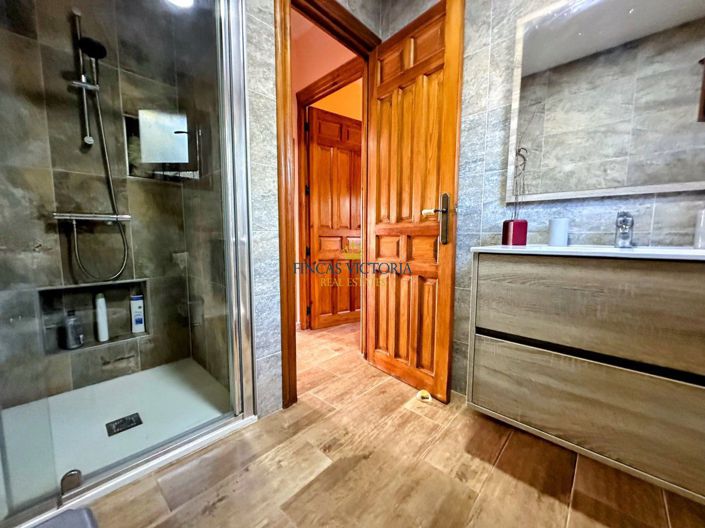 Image No.28-3 Bed Property for sale