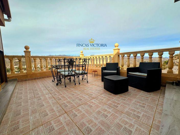 Image No.17-4 Bed Property for sale