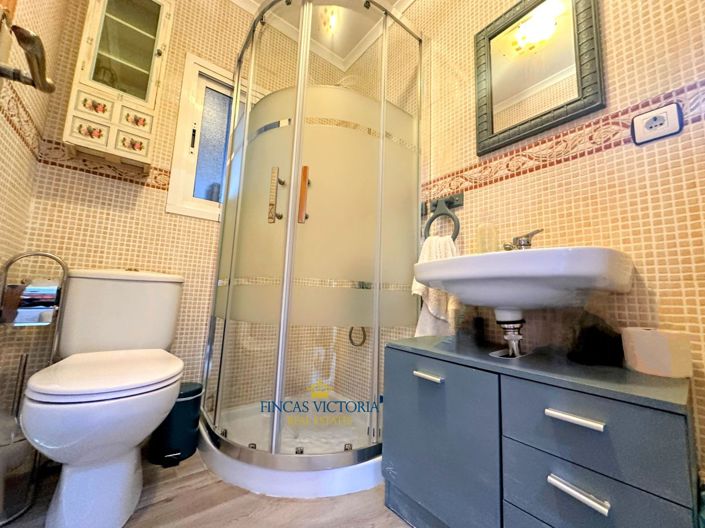 Image No.28-4 Bed Property for sale