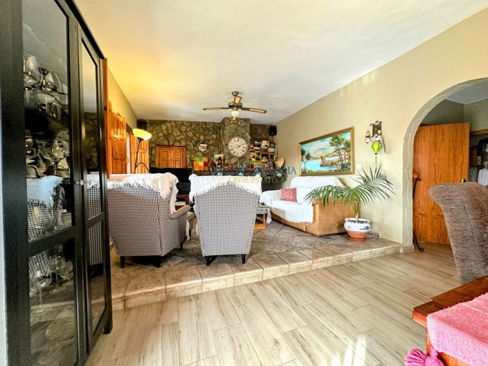 Image No.6-4 Bed Property for sale