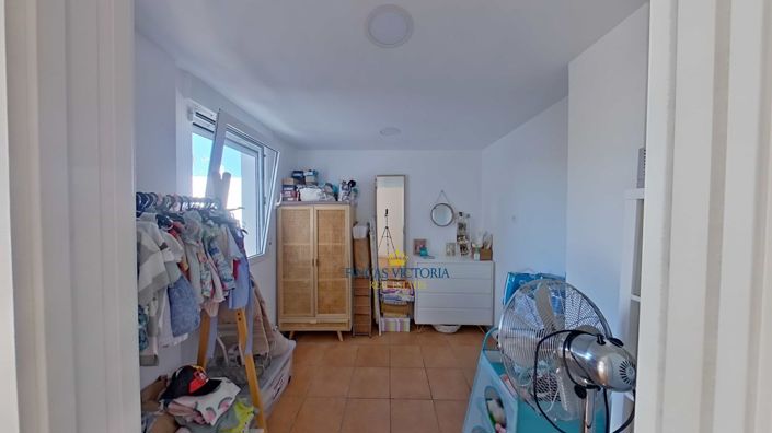 Image No.20-4 Bed Property for sale