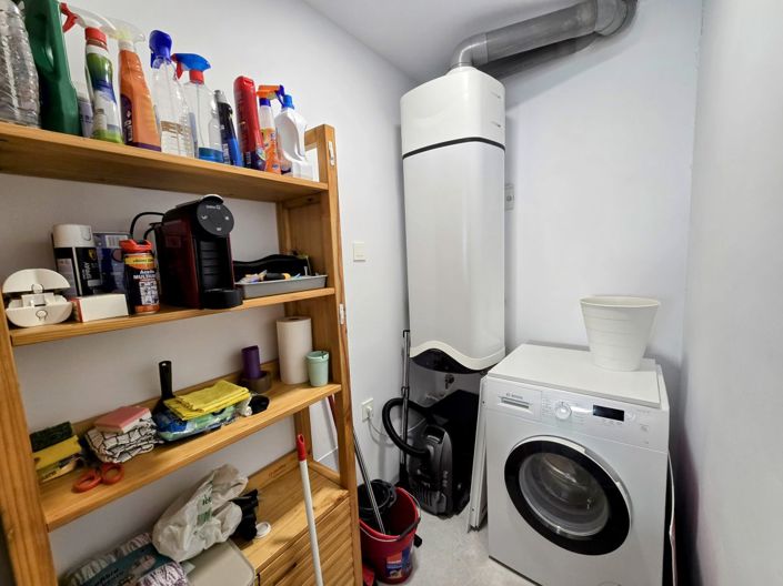 Image No.11-2 Bed Property for sale