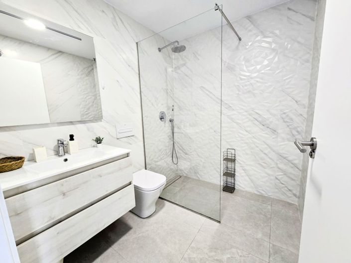 Image No.21-2 Bed Property for sale