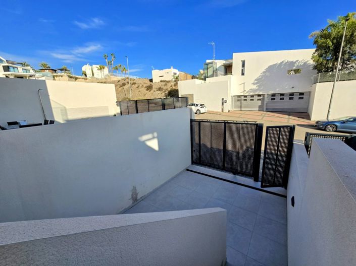 Image No.25-2 Bed Property for sale