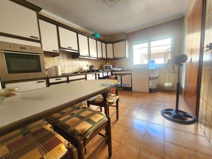 Image No.8-3 Bed Flat for sale