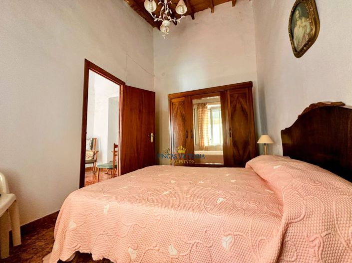 Image No.12-3 Bed Property for sale