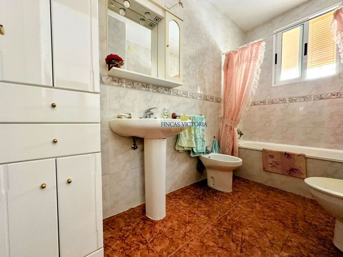 Image No.17-3 Bed Property for sale