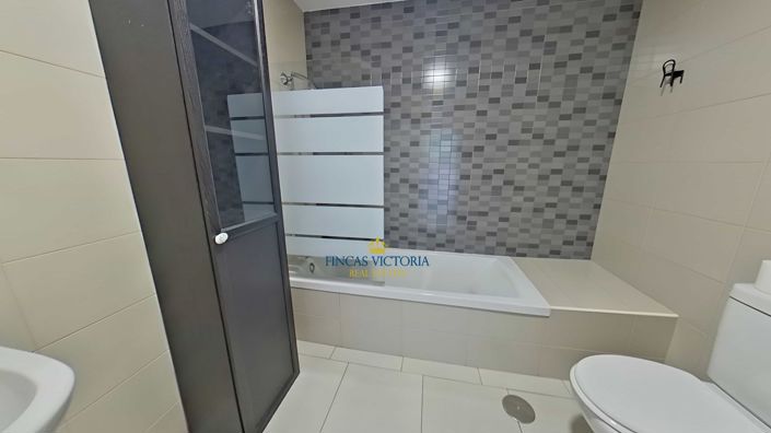 Image No.27-3 Bed Flat for sale