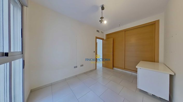 Image No.28-3 Bed Flat for sale