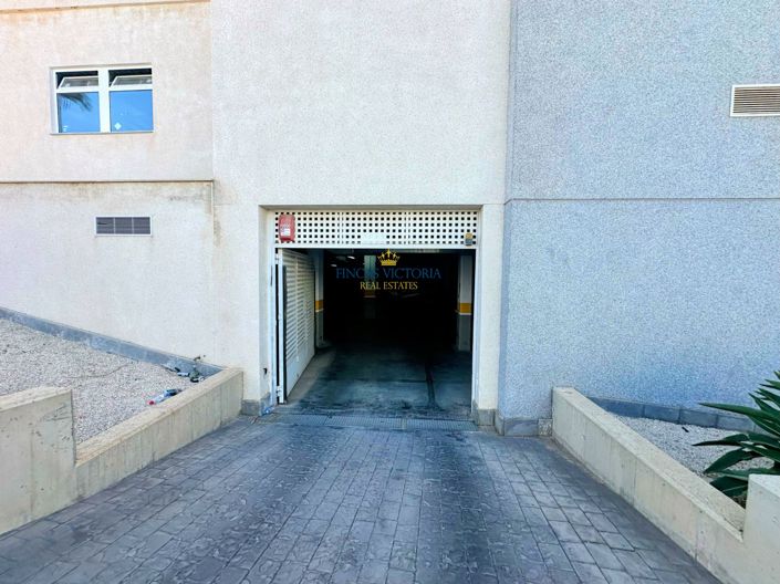 Image No.49-3 Bed Flat for sale