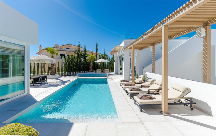 Image No.3-9 Bed Villa for sale