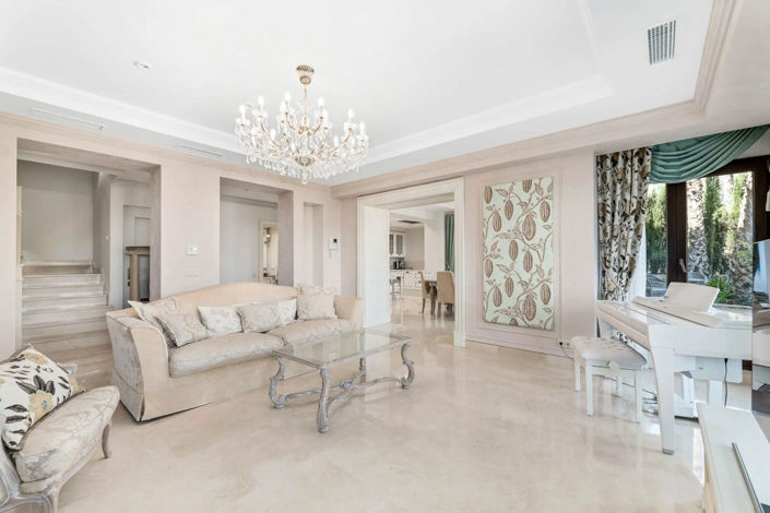 Image No.10-5 Bed Villa for sale