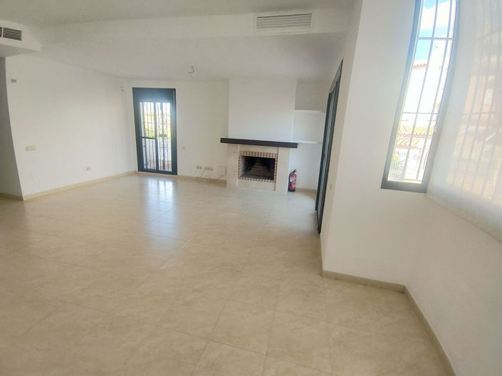 Image No.10-4 Bed Townhouse for sale