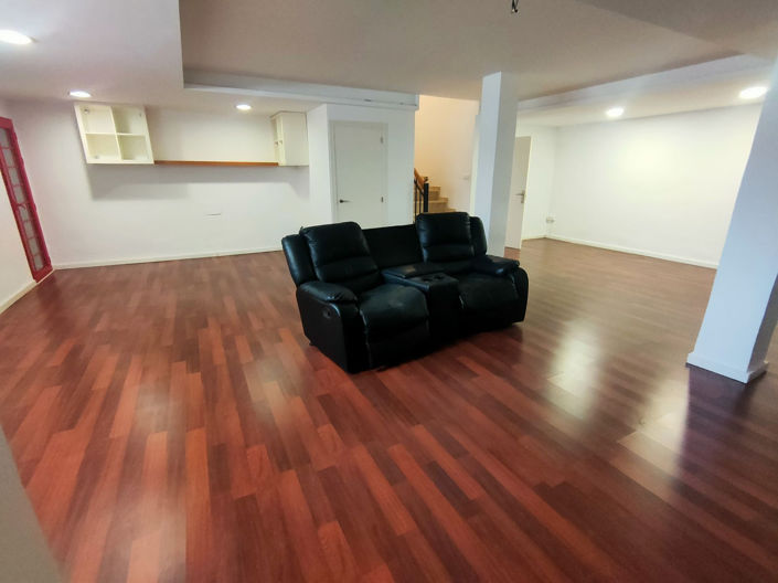 Image No.15-4 Bed Townhouse for sale