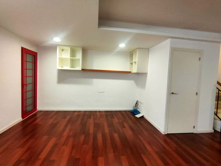 Image No.17-4 Bed Townhouse for sale