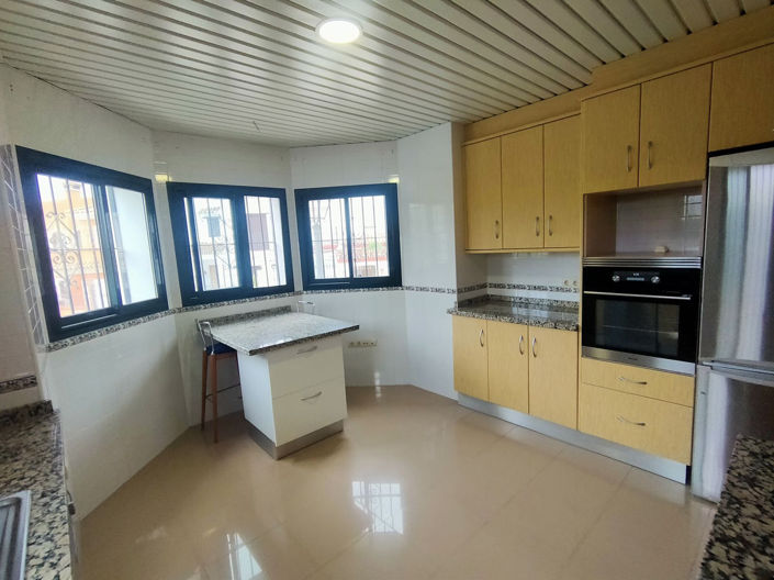 Image No.18-4 Bed Townhouse for sale