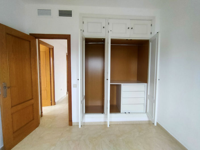 Image No.20-4 Bed Townhouse for sale