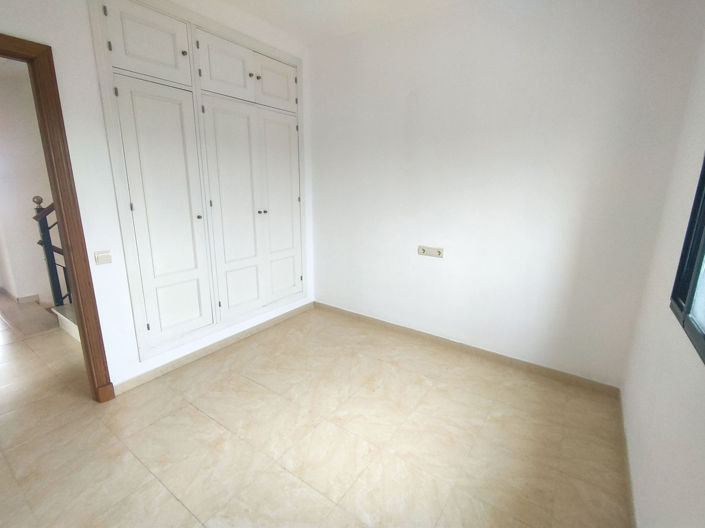 Image No.21-4 Bed Townhouse for sale