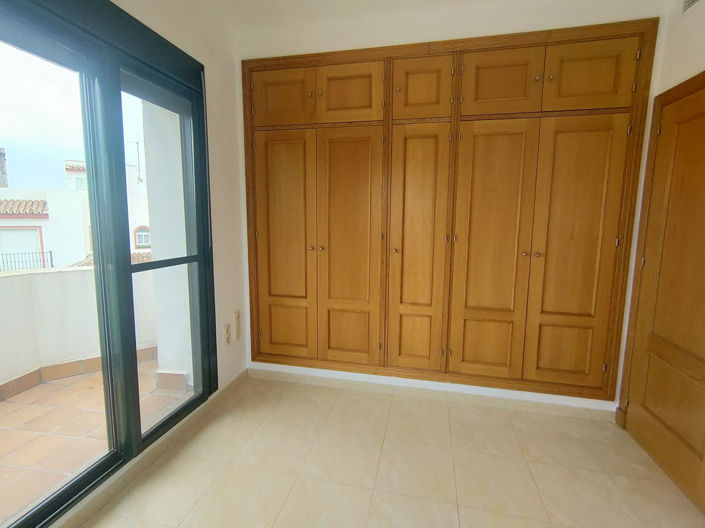 Image No.24-4 Bed Townhouse for sale