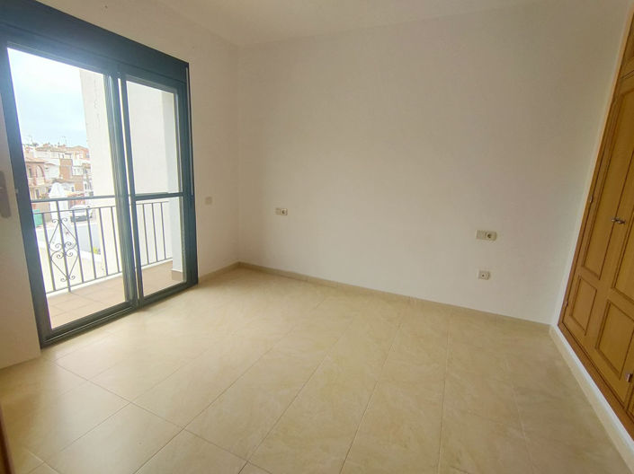 Image No.26-4 Bed Townhouse for sale