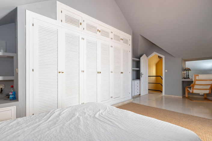 Image No.21-4 Bed Townhouse for sale