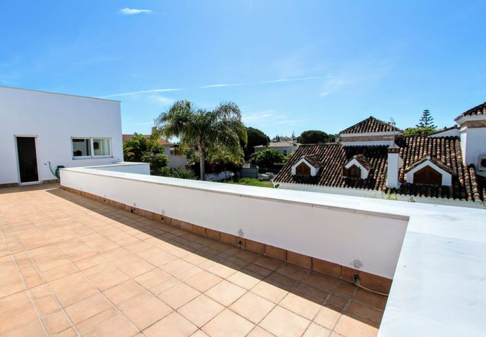 Image No.6-6 Bed Villa for sale
