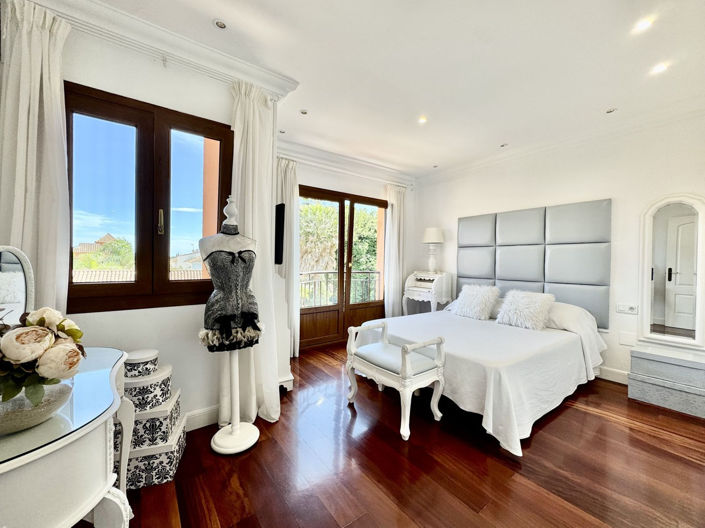 Image No.42-5 Bed Villa for sale