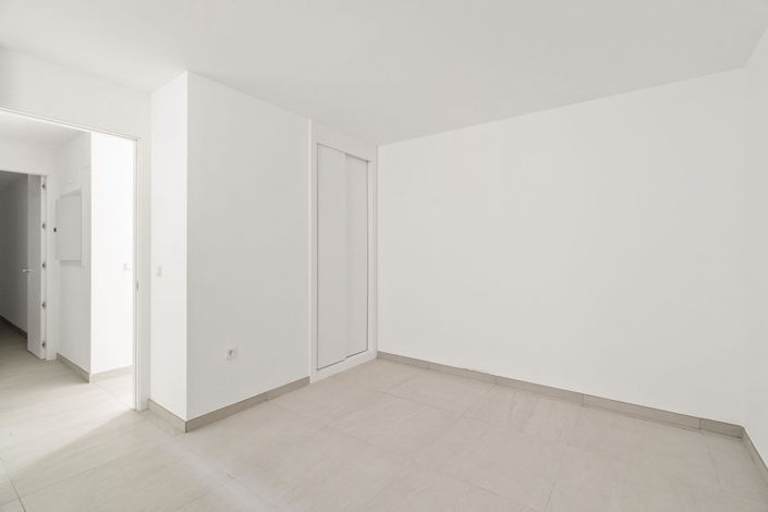 Image No.12-5 Bed Townhouse for sale