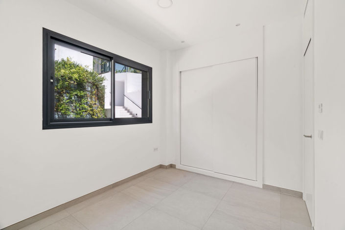 Image No.7-5 Bed Townhouse for sale