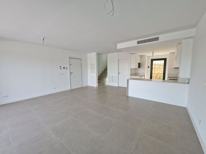 Image No.8-3 Bed Townhouse for sale