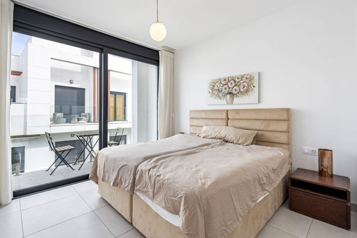 Image No.18-3 Bed Townhouse for sale