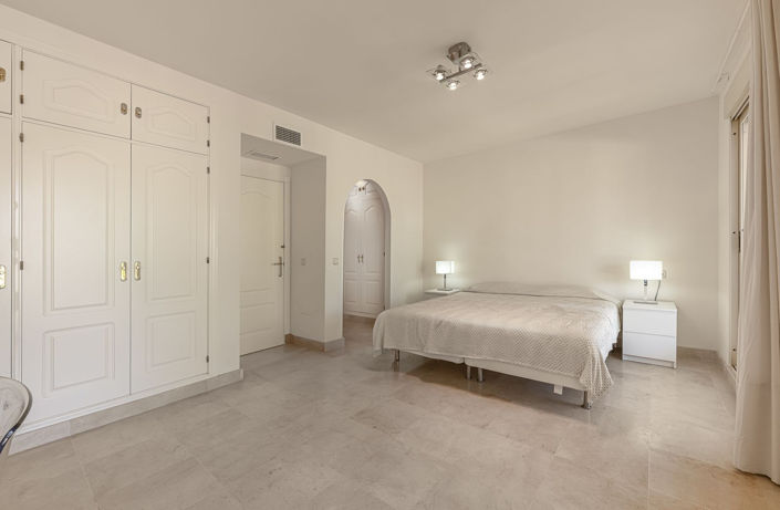 Image No.13-4 Bed Townhouse for sale