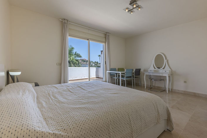 Image No.14-4 Bed Townhouse for sale