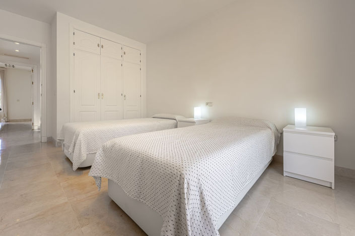 Image No.15-4 Bed Townhouse for sale