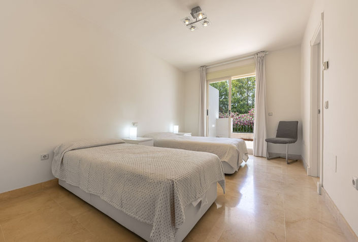 Image No.16-4 Bed Townhouse for sale