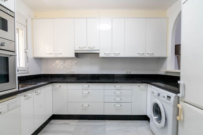 Image No.15-4 Bed Townhouse for sale