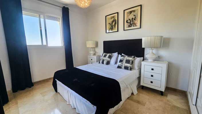 Image No.12-4 Bed Townhouse for sale